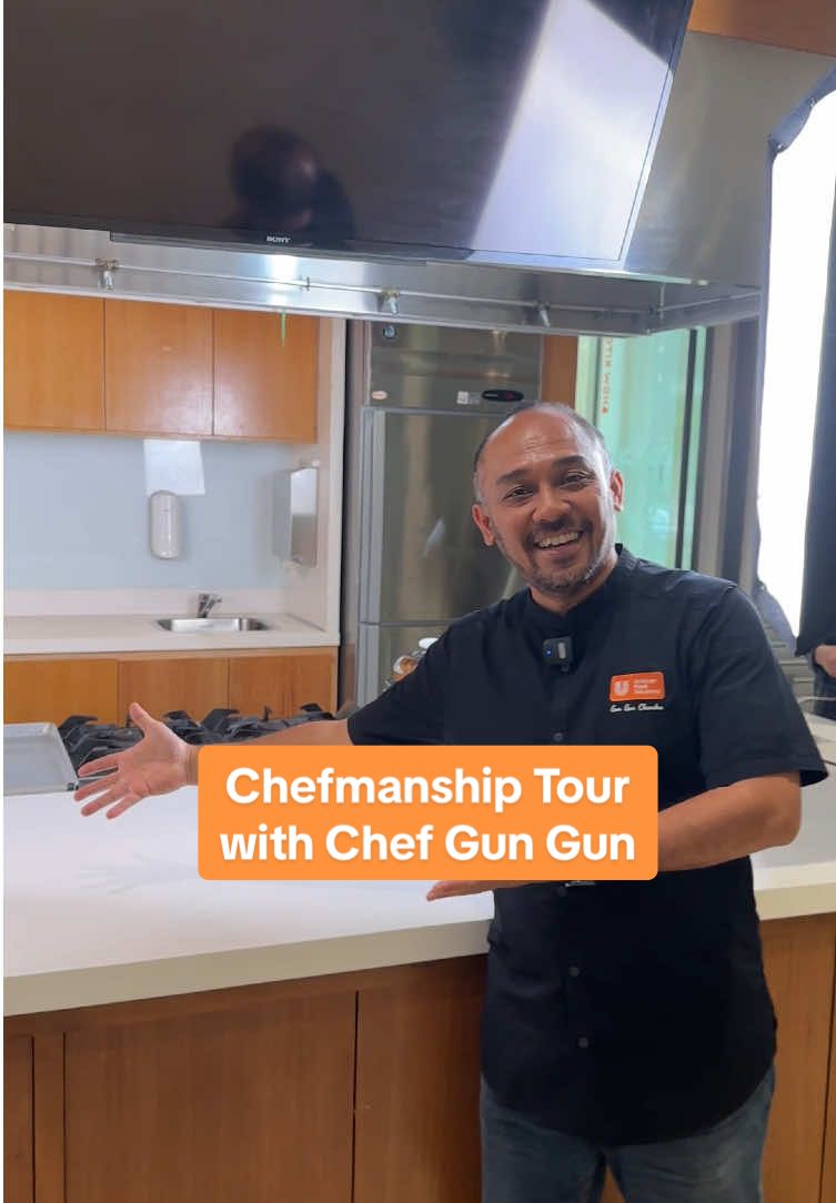 Chefmanship building isinya ga cuma kitchen, lho!  Hari ini saya ajak partners keliling-keliling UFS Chefmanship building yang keren banget.  Welcome to my second home!