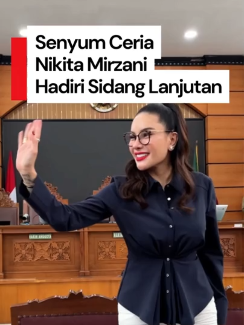 Sidang lanjutan Nikita Mirzani terkait kasus dugaan pemerasan dan tindak pidana pencucian uang (TPPU) terhadap dokter Reza Gladys kembali digelar pada Kamis (14/8) di Pengadilan Negeri Jakarta Selatan. Nikita pun terlihat memasuki ruang persidangan pada pukul 10.50. Hadir dengan memakai setelan kemeja berwarna navy dan celana putih, Nikita terlihat ceria sembari menyapa orang-orang di dalam ruang persidangan. Mulai dari tim kuasa hukumnya, pendukungnya, hingga para saksi. Creator: Anisa Hafifah #nikitamirzani #nikita #sidangnikitamirzani #skincare #detikcom