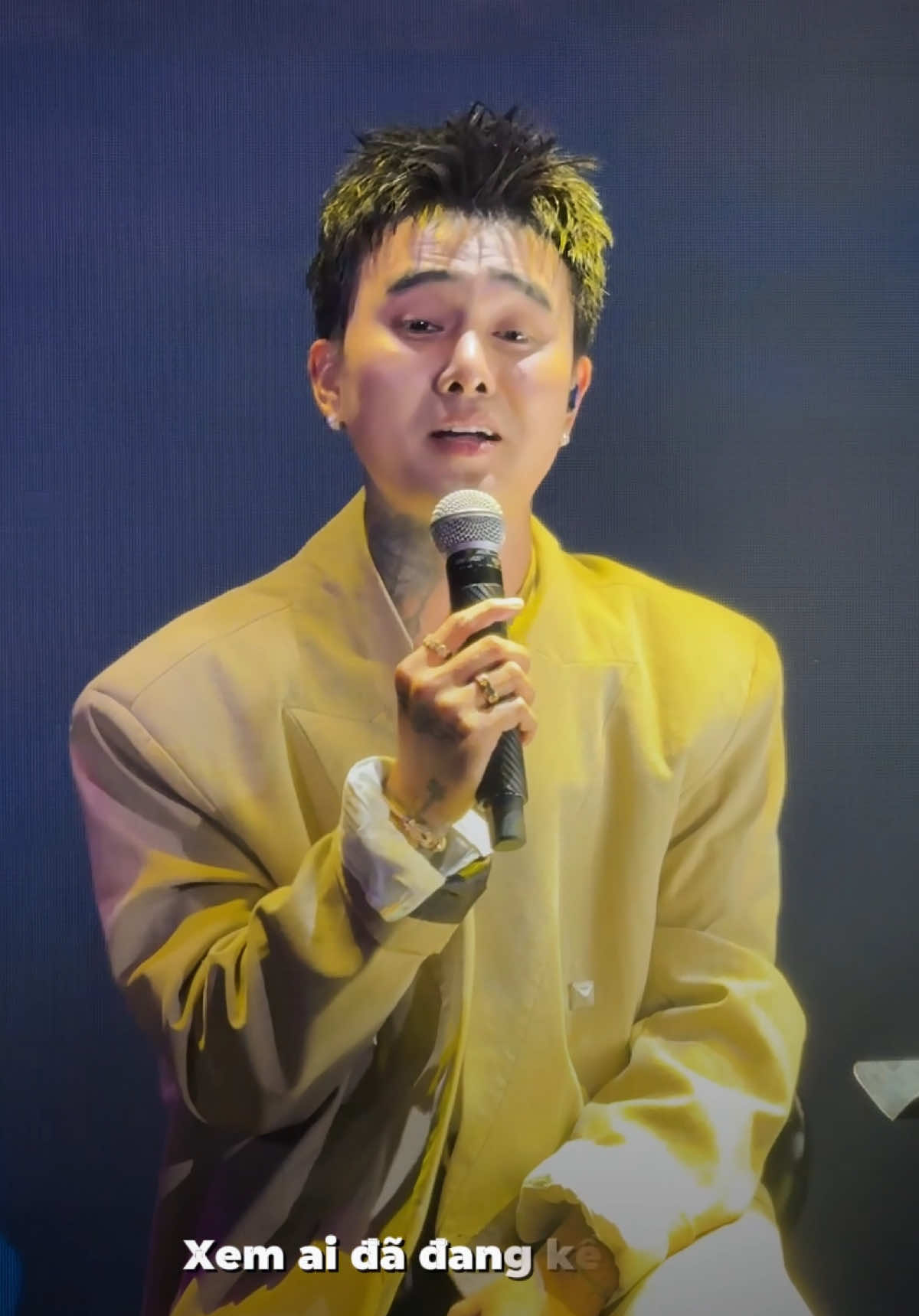 Tình yêu như món quà 🎼. Đố cả nhà bài gì nè #DatG #VanMaiHuong #phongtrabenthanh 