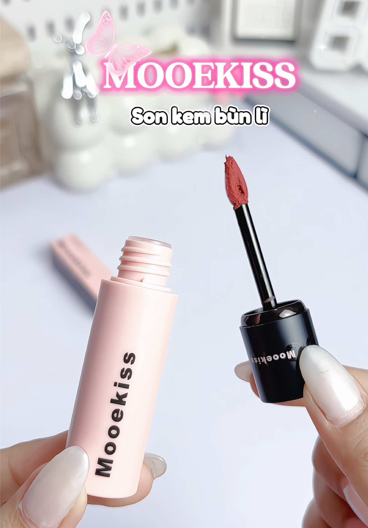 Da ngăm như tui tậu màu V12 đi xinh lắm 🫰 #mooekiss #sonkembun #sonbunmooekiss #sonkemmooekiss #sooopabeautyTAP #coopatap #sonkem #sonbunlimooekiss #makeup #makeuptutorial #sonmooekissv12 #beautytips #reviewlamdep #unboxing #xuhuong #viral #trending #fyp #foryou #lin203 