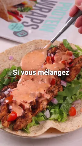 👉 -10% sur @prozis avec le code FAMILLEHEALTHY + pleins de cadeaux **collaboration commerciale** Wrap de poulet épicé 🌯 🌟 Ingrédients (4 wraps) : - 4 wraps protéinés @prozis - 600g de poulet - 3-4 gousses d’ail - 1 cas d’origan - 1 cas de paprika - 1 cac de poudre d’oignon - 1 cac de flocons de piment - 1 cac de sel & poivre - Le jus d’un citron - Laitue émincée, oignon rouge & tomate hachés Sauce Épicée : - 100g de yaourt 0% - 20g de sriracha - 1 gousse d’ail émincée - Persil frais - 1/2 cac de sel & poivre - Jus de citron 🌟 Instructions : 1. Suivre les étapes de la vidéo. Bon appétit 💚 by @famillehealthy #wrap #poulet #recette #miam #perdredupoids #alimentation #maigrirensemble #instaregimeuse #mangerbien #dietetique #alimentationsaine #minciravecplaisir #regimeuse #mangerbouger #viesaine #mincir #repriseenmain #produitsfrais #maigrir #teamgallice #recetteshealthy #miammiam #sain #equilibre #equilibrealimentaire #mieuxmanger @prozisfrance