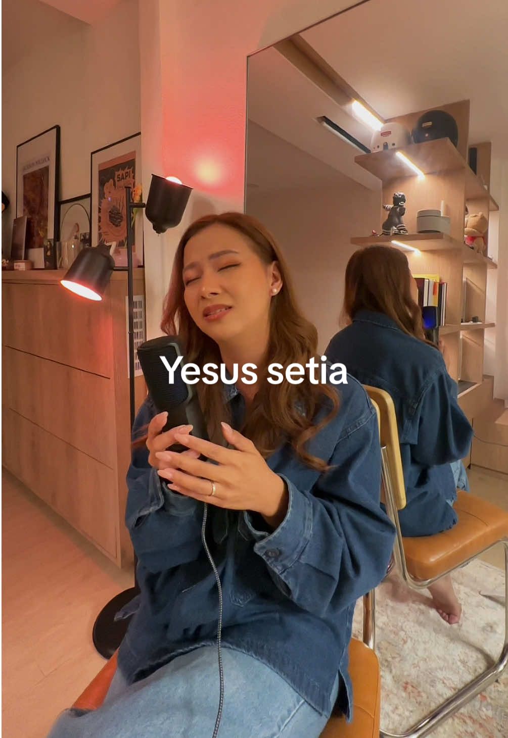 jujur ngga terhitung berapa banyak sudah Tuhan menolong, sertai dan kuatkan aku.  kiranya lagu ini jadi pengingat kembali bahwa selamanya, Tuhan setia ❤️ #cover #worship #penyembahan #saatteduh #rohani_kristen 