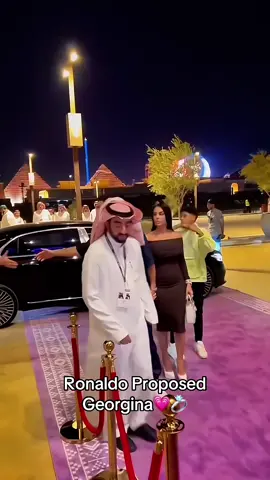 ronaldo proposes to georgina cristiano proposed to georgina georgina rodriguez y cristiano ronaldo ronaldo and georgina engaged cristiano ronaldo proposing to georgina ronaldo and georgina marriage