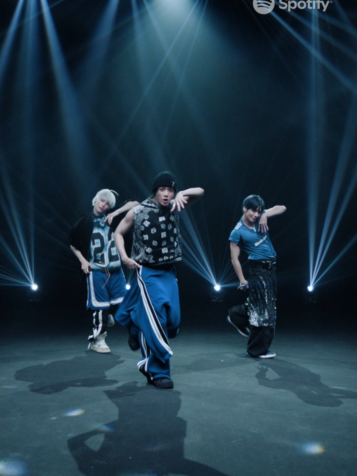#TXT นี่ล่ะ! จังหวะของ #HUENINGKAI #BEOMGYU & #TAEHYUN 🧸🐿️🐧 #UpsideDownKiss #SpotifyPerformanceVideo #บันเทิงtiktok