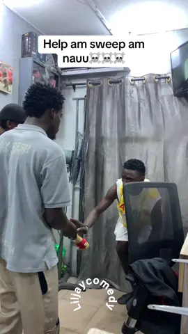 Yusuf help am sweep am nauuuu🤣🤣🤣🤣 W/ @𝘺𝘶𝘴𝘶𝘧𝘧 𝘥𝘢-𝘣𝘢𝘳𝘣𝘦𝘳  #creatorsearchinsights #fyppppppppppppppppppppppp #prank #fypシ゚ #fypageシ #viral #fyp 