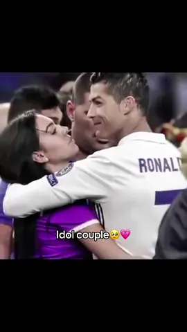 ronaldo proposes to georgina cristiano proposed to georgina georgina rodriguez y cristiano ronaldo ronaldo and georgina engaged cristiano ronaldo proposing to georgina ronaldo and georgina marriage 