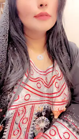 ‏احب الدلال  وأحب ادلل نفسي وأحب الشخص الي يدلّلني أحب المبالغه فيني لأني أستحق✨