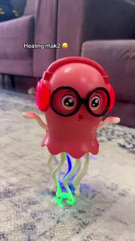 Bethol2 boleh hilangkan stress mainan sotong ni weh 😝 #toys #mainananak #sotongjoget #sotongmenari #akaknaga 