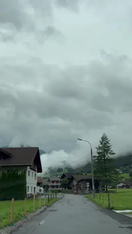 سويسرا المكان الوحيد الذي اذا اخطأت وجهتك فيها لا تشغل قوقل ماب لأن كل مكان فيها هو وجهه  .. تصويري نهاية يوليو 2025 #سويسرا🇨🇭 #الخميس_الونيس #ابها #الطائف #foryou 