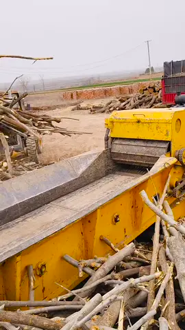 Wood crusher, wood chipper#machine #TikTok #wood #crusher