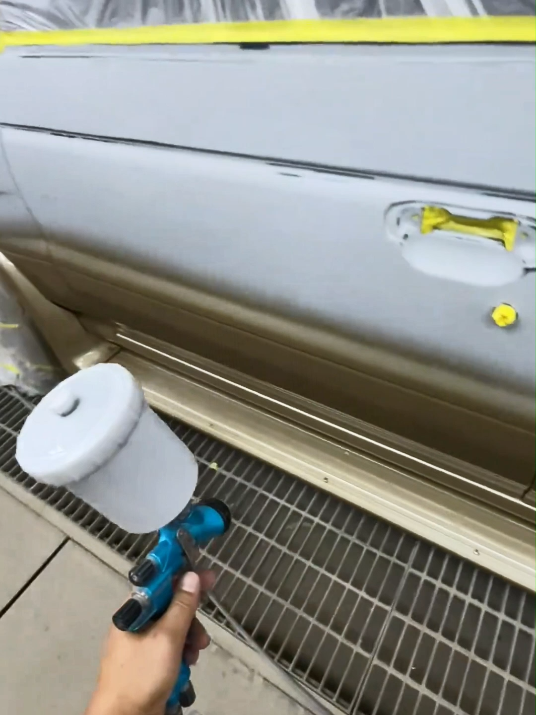 Pure paint satisfaction. ✨ Thanks, Hosen💪 #hosen #hosenspraypaint #spraypaint #spraycoating #factory #industrialcoatings #OEMmanufacturing #trending #carspraypaint #spray #spraypaintart #paint #carspray #coating
