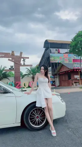Bạn không thể kiểm soát được thế giới bao la ngoài kia, nhưng bạn có thể kiểm soát được tâm hồn và tình cảm của chính mình. Hãy yêu bản thân nhiều hơn nữa và biến tâm hồn ấy trở thành một vườn hoa rực rỡ.            #rollroyce #stt #