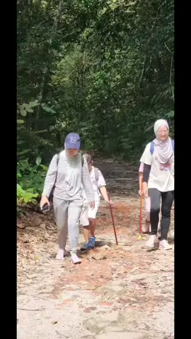 jagalah kesehatan DG hiking🤭#treetop #naturepark 