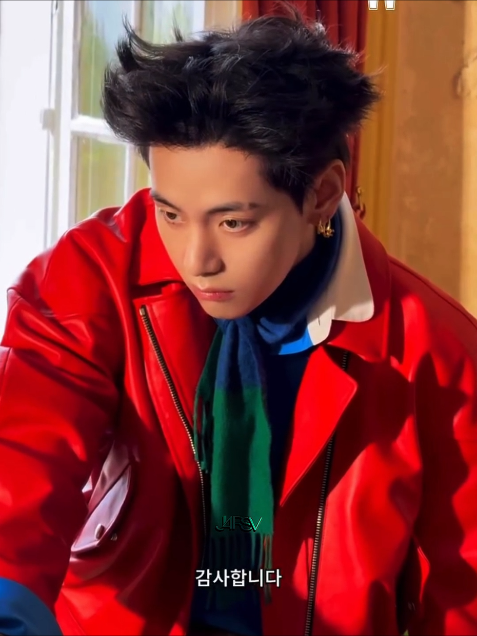 he looks stunning 🤩 #taehyung #wkorea #fyp 