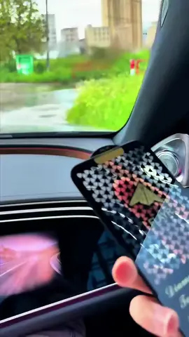 Déjame mostrarte lo que sucede cuando equipas la pantalla de cascada con tu iPhone. 0814