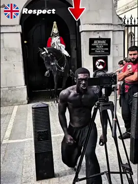 🇬🇧Different ending 🇬🇧❤️💂‍♀️💂‍♀️ #respect #royalguard #kingsguard #kings #amor #horse #london #tiktok #londontiktok #uk 🇬🇧🇬🇧 