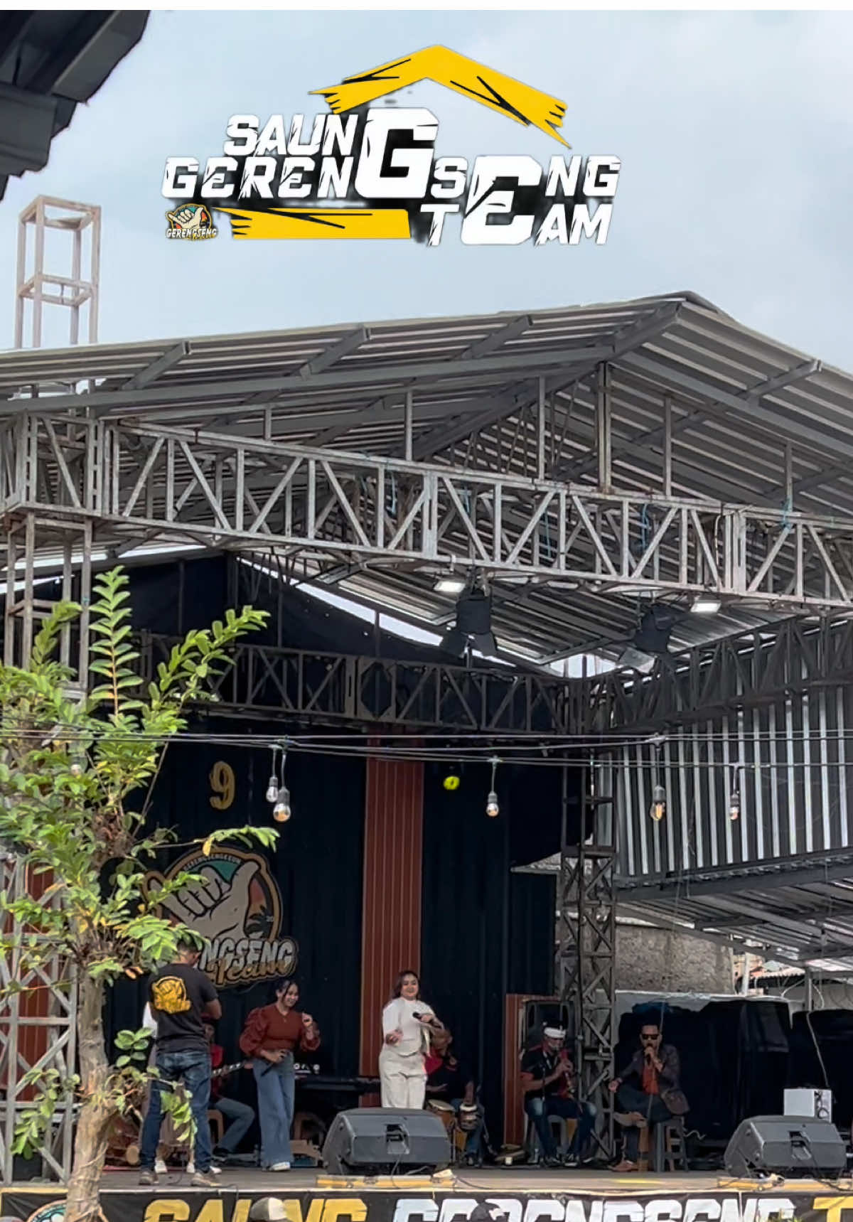 #saunggerengsenglivemusik bareng  @CUTA OFFICIAL 🤗💃🔥 @ADE ASTRID @GERENGSENG #adeastrid #saunggerengsengteam #gerengsengteam #seblakprasmananbandung 