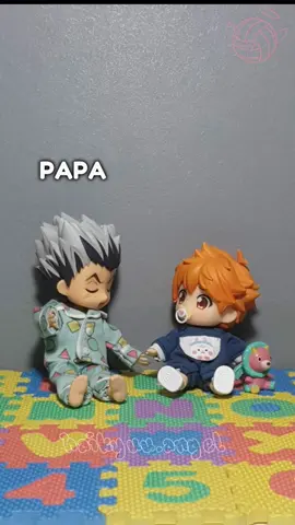 Be mindful of what you say around toddlers 😂🤣😂 Akaashi finally gets fired up from Bokuto‘s shenanigan, and hey, baby Shoyo can say “papa” when it matters 🤣 Original idea and audio is not mine, and inspired by richest_mindsets on IG (who probably didn’t own the video as well) Stop motion video 23 Photos taken : 129 🎬 Nendoroid head + DOD and YMY baby doll body + ob11 sized and ymy baby clothes DO NOT REUPLOAD #stopmotion #haikyuu #hinatashoyo #bokutokoutarou #akaashikeiji 