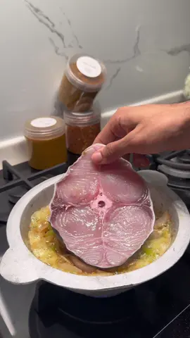 مكشن جيزان  ديراك وروبيان🤩🔥  لاتنسى تضيفني سناب s4-sh0  البهارات تحصلونها عندة  @MansÖur Al Khairat 👨🏻‍🍳   . بصل+فلفل حار +فلفل رومي +ثوم +سليط (زيت سمسم)  البهارات من توابل منصور  حوايج جيزان +البهارات المشكله +ملح  ننزل السمك ع البصل والبهارات  ونقلبه لمدة ٥ د وننزل بعده الروبيان ونقفل عليه لمدة ١٠ د  وبالعافيه على كرشاتكم🤩🔥 #اكسبلور_explore #الشيف_ابو_زهرة #مكشن #اكلات_جنوبية #جازان  (اعلان) 