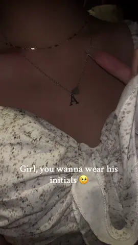 🥹#Love #gift #necklace #initialnecklace #initials #jewelry #goldnecklace #boyfriend #heartnecklace 