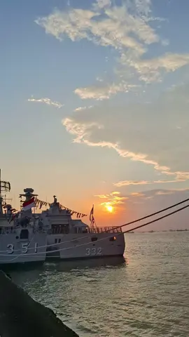 🧠🫀🩵 #sunsetvibes #fyp #fyppppppppppppppppppppppp #surabayatiktok  #fypage 
