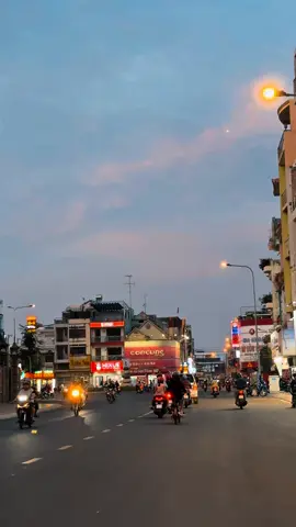 Có những góc phố không đẹp, không mới, nhưng mỗi lần ghé qua đều thấy lòng mình dịu lại, như gặp lại một người bạn cũ.. 🥰 #toiyeulongkhanh #chill #xuhuong #foryou 