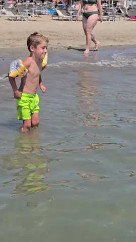 Cel mai bun înotător #mare #soare 