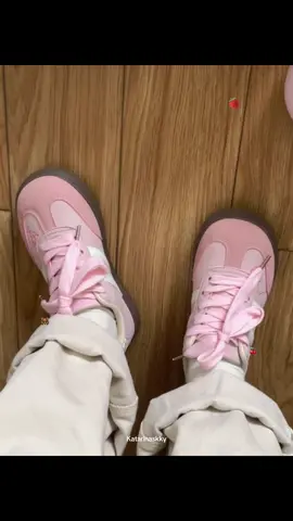 #sneakers #sepatuwanita #sepatulucu 