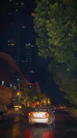 أُريدُ أن ألتَقيكِ كي أكونَ بخَير أعلم أنني حينما أنظُر إلى عَينيكِ سأُشفى مِن كُل ما يؤذيني و سَيُزهِر كُل ما بي حينما أُمسكُ بيَديكِ أعلم إنَّ لِقائي بكِ سَيَجعل داخلي يعُجُ بالحياة مُجدداً 🤍.