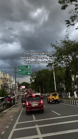 demi ketenangan hati, aku memilih untuk menjauh🫳🏻 #sadvibes🥀 #sadstory 