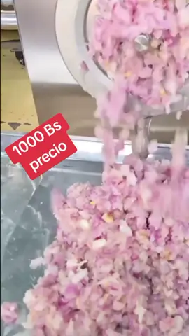 1000 bolivianos, picadora de verduras. y tenemos muchas máquinas para emprendedores. puedes pasar a ver a nuestra tienda. la dirección está publicada en la página web. ingrese desde este perfil. puedes picar cebolla zanahorias perejil papa camote o cualquier tipo de verduras o frutas manzanas plátanos papaya sandías