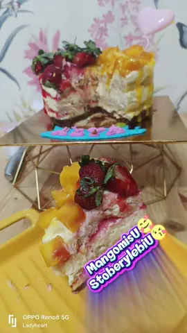Hari yang mantappp 😍 Aaaduh sedappp 😋 Try buat Mangomisu + Stoberylebiu utk Kek befday sendiri ritu 🤭 Ternyata mmg sodaaapp kome 😋🥰 Makan berebut 4 branak 🤭 Licin teruih 😅 Style lbh krg tiramisu.. cuma lapisan kite letak mango half..n stoberi half.. Mantapp rasanya👌😋😍 #mangomisu #stoberylebiu  #tiramisu #ladyheartbakery #hariygmantap 