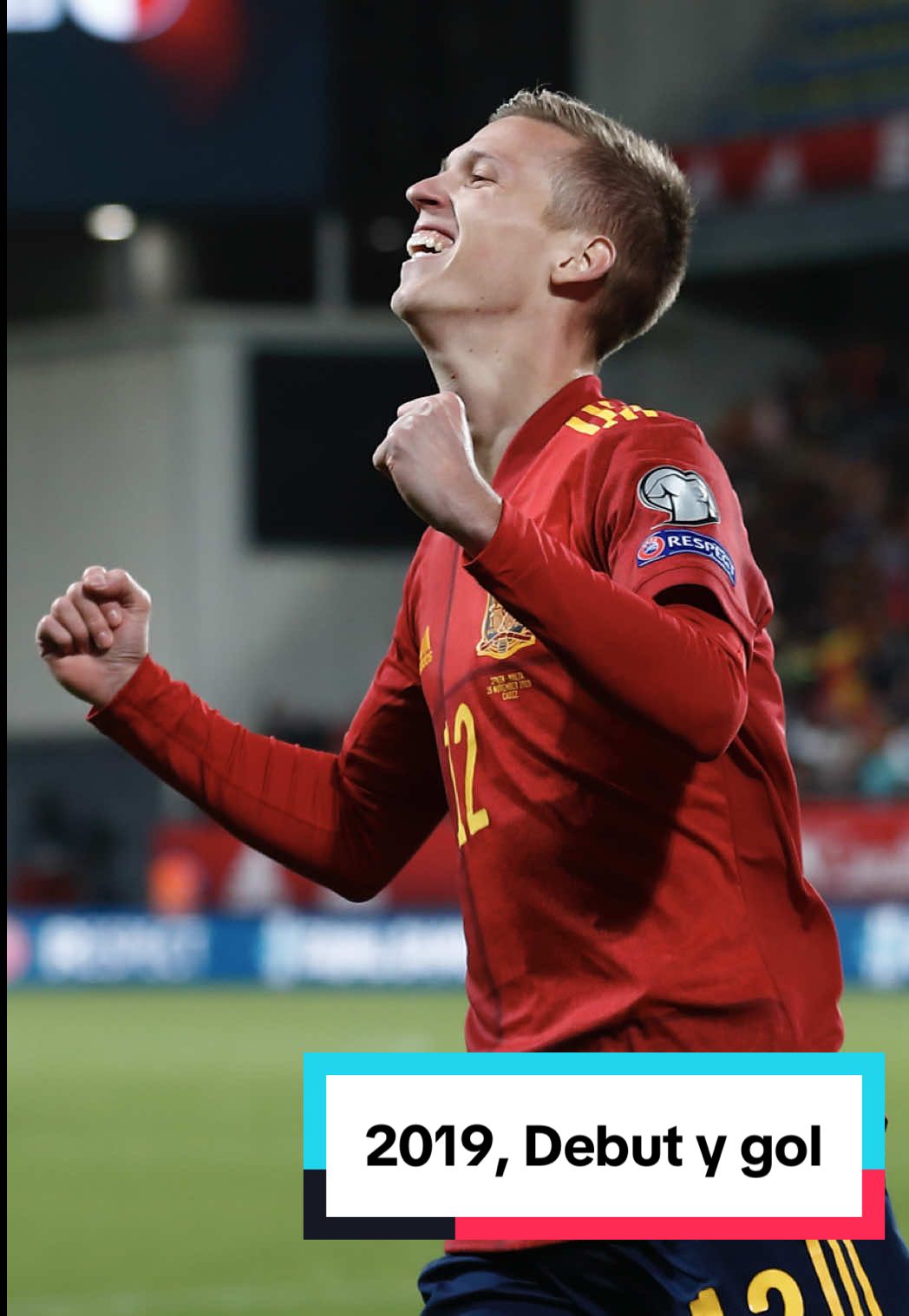 😱 𝗗𝗜𝗘𝗭 𝗠𝗜𝗡𝗨𝗧𝗢𝗦 tardó en llegar la respuesta. Tremendo.  Efectivamente, este gol corresponde al debut de @Dani Olmo con la Selección absoluta en el estadio Ramón de Carranza el 15 de noviembre de 2019. El quinto tanto del partido de un total de siete. #VamosEspaña 