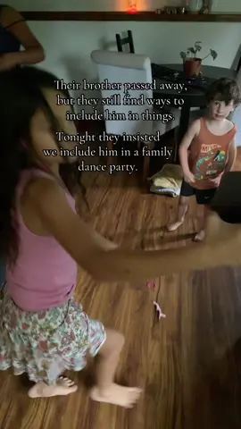 People ask me how my kids handled the news their brother passed. They wish I’d have another but my oldest two know the reasons behind me choosing not to- and they understand. They love Levi, and understand that even though Levi isn’t here anymore- that’s still their little brother. & sometimes, they even include him in his urn in things. Last night was a dance party. 😂 #childloss #urn #Siblings #darkhumor #stillbornawarness #spongebob 