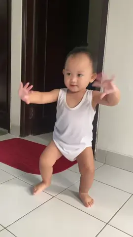 Punya bakat nari 😅 @Karis & Natalia @Natalia_Karis #karina #tutata #funnyvideos 