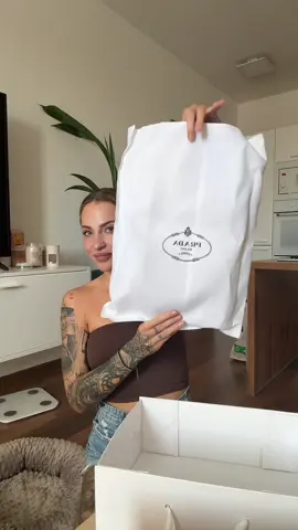 Ja som už pripravená na jeseň 🫠  #unboxing #bagunboxing #prada #aa 