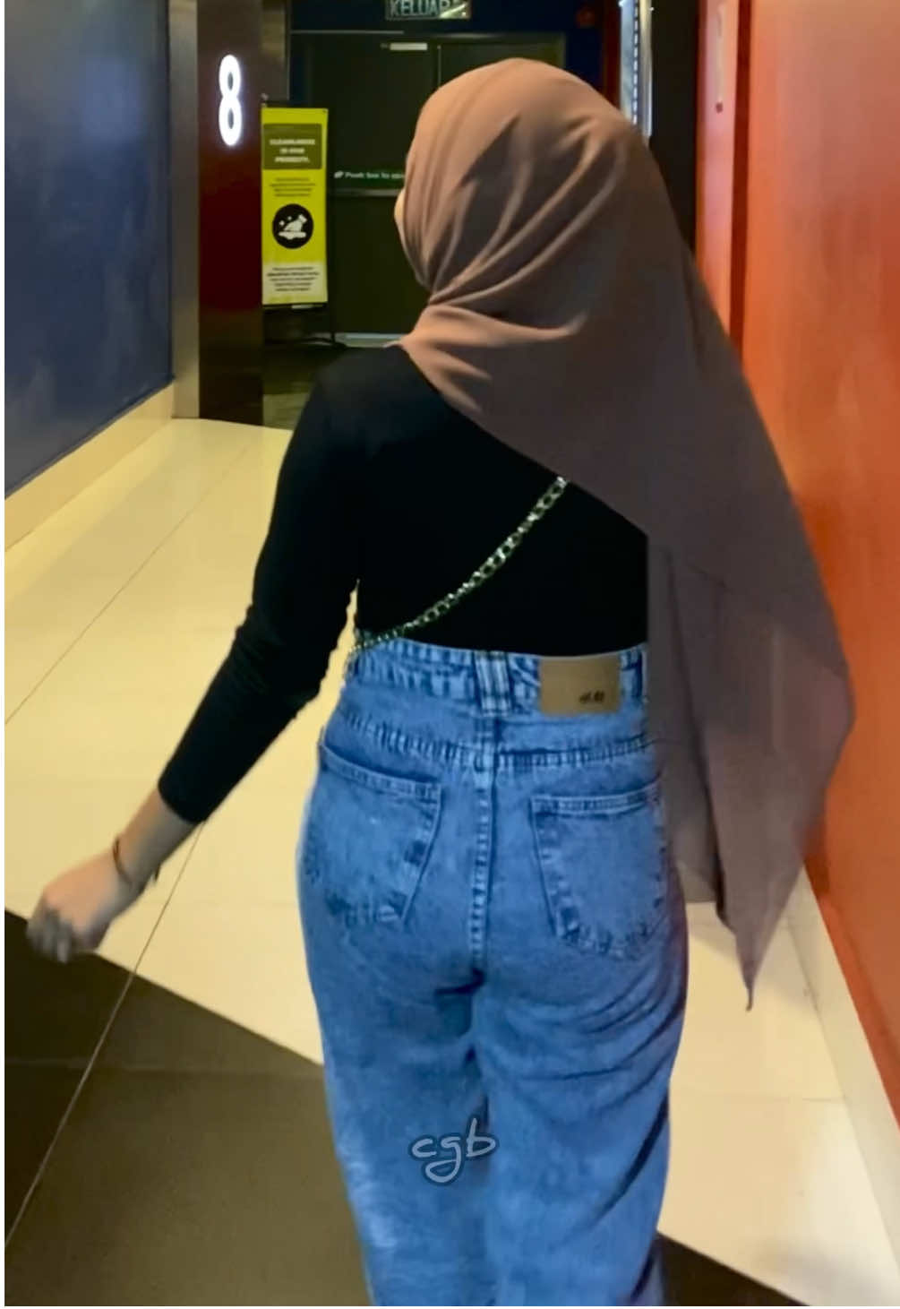#jeansoutfit #jeansstraightcut #jeanswanita #outfitideas #tt 