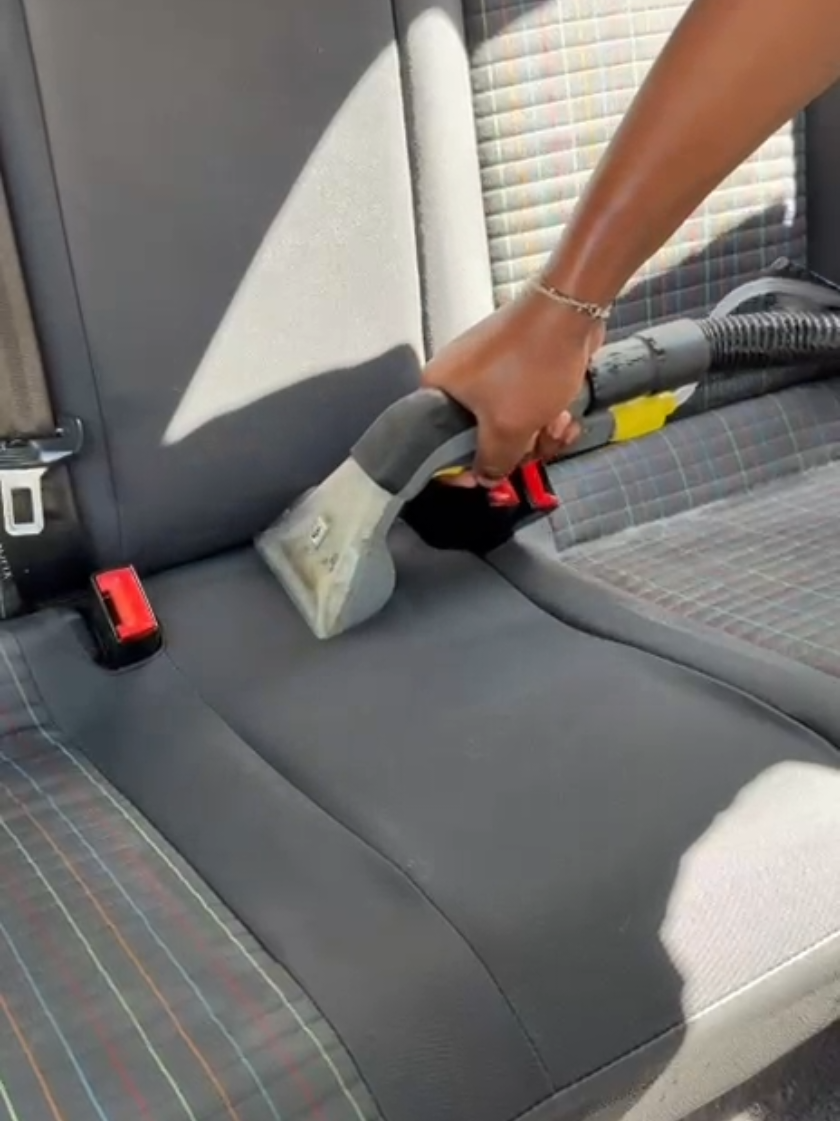 Retour en image sur une Prestation de nettoyage automobile 🧽🫧 Tarifs Prestations : ● Nettoyage intérieur : 75€ ● Nettoyage extérieur : 15€ (+ 7,50€ de frais de déplacement) 📌 Disponible du Lundi au Vendredi,  sur Rendez-vous uniquement, dans les secteurs du 77 - 93 - 95.  📞 Contactez-nous par message ou au 07.55.08.86.79 #cardetailing  #nettoyageautomobile #autoentrepreneur #Pakitonettoyage 