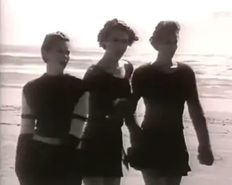 R-E-S-P-E-C-T !! #katemoss #shalomharlow #ambervalletta #90s #model *BTS with the great Peter Lindbergh.  Respect! 