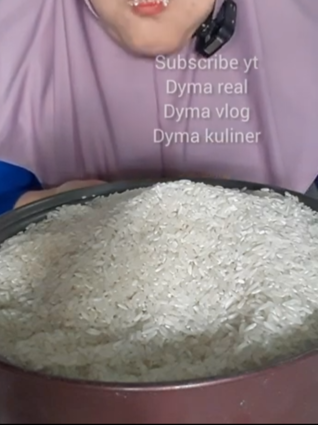 ngiler banget🤤🍚#makanberas #asmr #asmrberasmentah #rawriceeating #berasmentah 