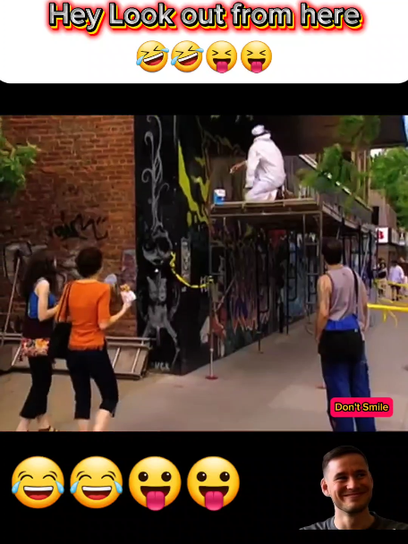 paint throughout at public place #prankvideos #funnyvideos #comedyvideos #justforaugh #foru