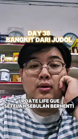 Hari ini, uang gue cuma sisa 7 jutaan — barang bestseller habis, dan modal segitu sebenernya gak cukup buat restock. Tapi gue nekat all in, padahal besok ada jatuh tempo. Sekarang, tiap hari gue jaga toko, balas klien, dan atur campaign. Rasanya jauh lebih hidup… dan rezekinya ngalir terus dibanding zaman gue masih main dulu. 💬 Komen kalau lo juga pernah ambil risiko yang akhirnya jadi berkah. #reocerita #recovery365 #berhentijudi #ceritajujur #stopjudol  
