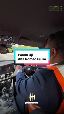 Hari ini saya berpeluang memandu uji Alfa Romeo Giulia 2025, sebuah sedan sport premium dari Itali yang terkenal dengan prestasi dan reka bentuk yang memukau. Kereta ini dilengkapi enjin 2.0L turbocharged dengan 280hp dan mampu memecut dari 0-100 km/j dalam sekitar 5.3 saat. Saya sendiri merasai kelajuan dan keselesaan kereta ini di trek pandu uji di sini. Terima kasih kepada Stellantis Gurun atas layanan dan hospitaliti yang terbaik. Satu pengalaman yang pasti akan membuka ruang kerjasama yang lebih luas dalam industri automotif di negeri ini.
