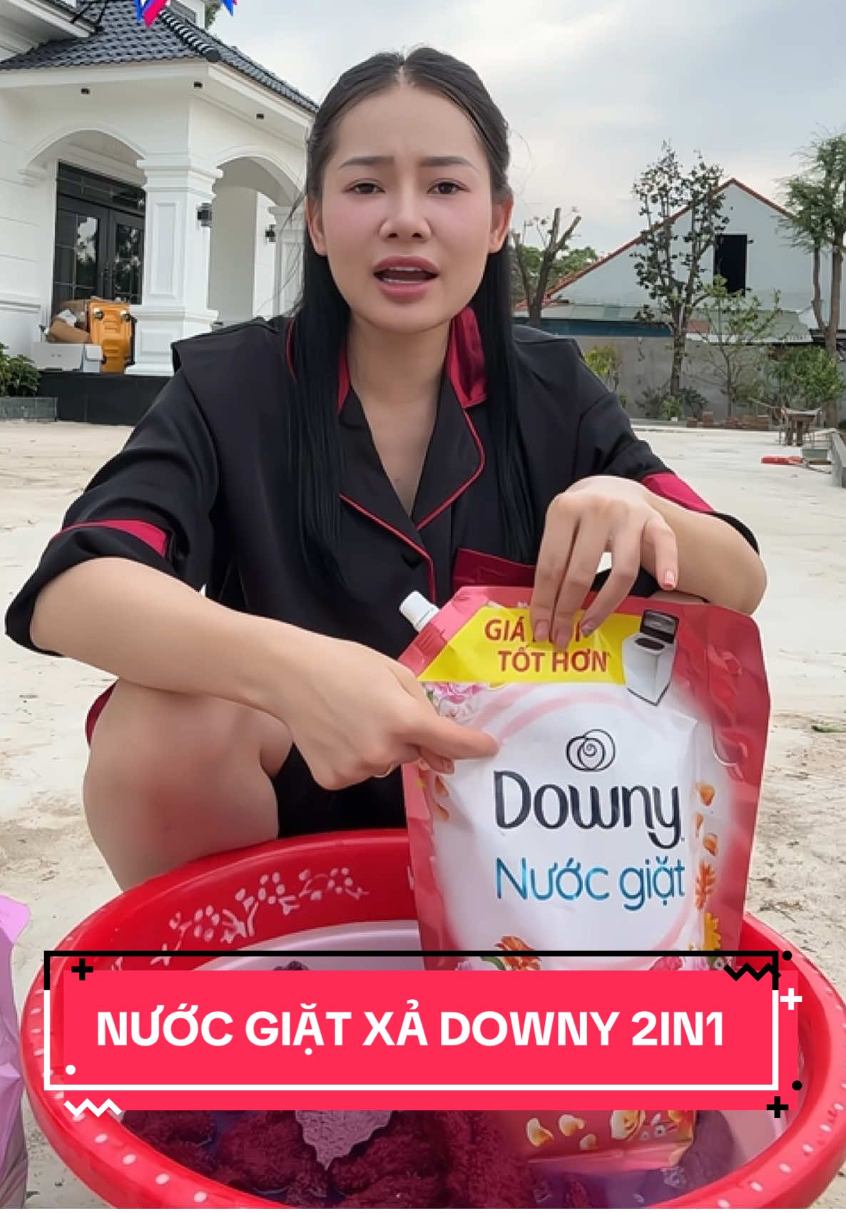Sale đậm sâu săn liền các bác ơi, sạch sâu thơm lâu lại bền màu vải cứ chọn Downy 2in1 ạ