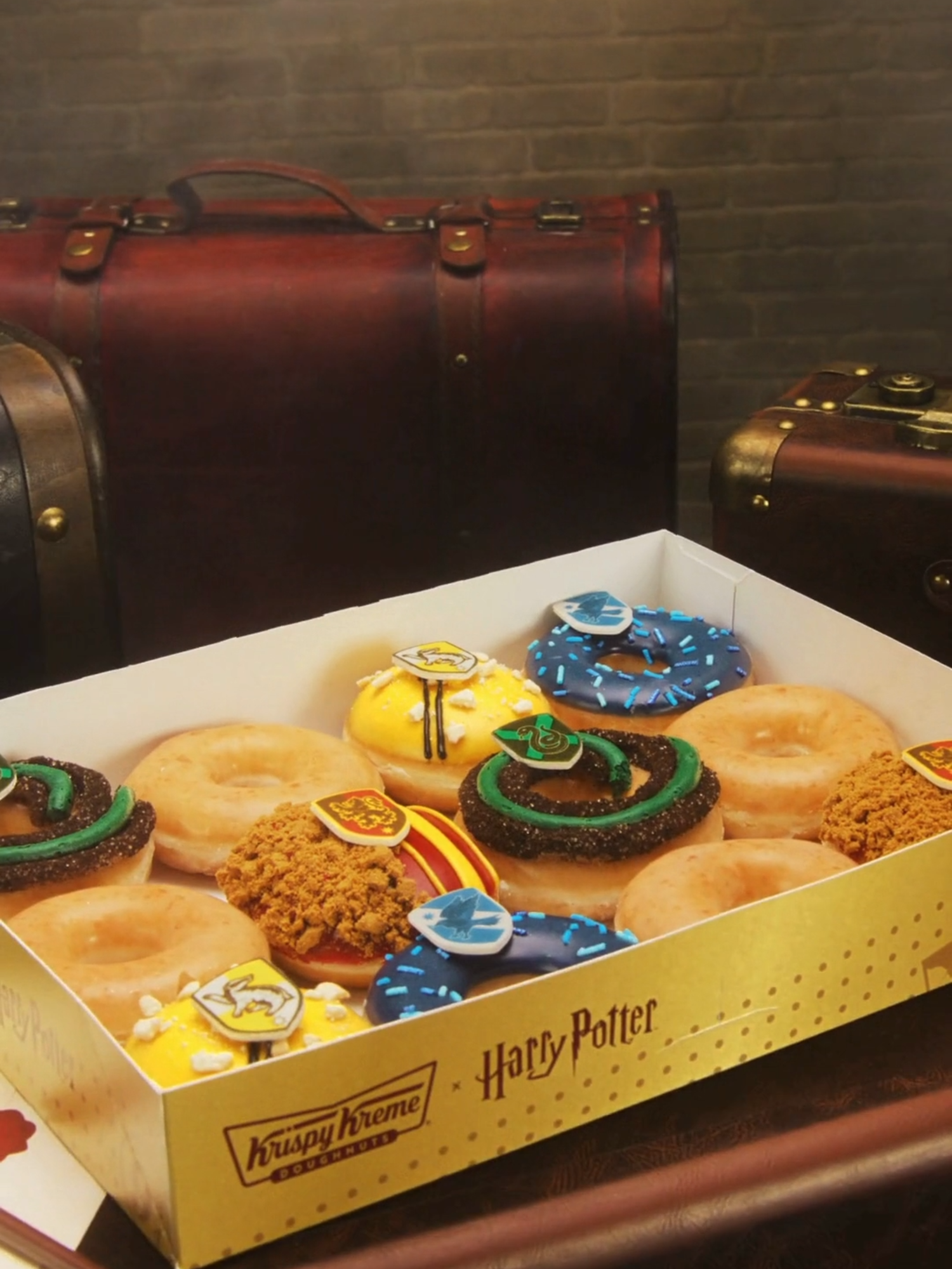 La rentrée se passe à Poudlard® cette année 🪄 Découvrez notre nouvelle collection de doughnuts Harry Potter® en édition limitée dans toutes nos boutiques à partir du 26 août ✨