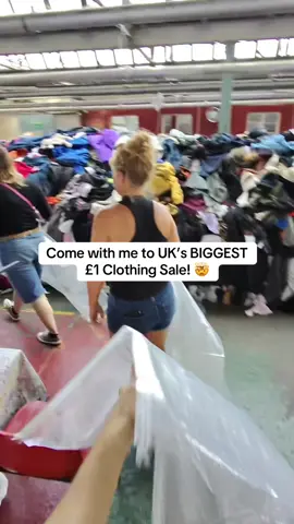 🤯 UK’s BIGGEST £1 Clothing Sale… I Got a Whole Wardrobe for Pennies! 🛍️🇬🇧 #soundforapound #clothingwholesaler #vintageclothes #clothingwholesale #kilosale 