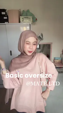 Basic oversize unisex dari @mate.ltd aku pake warna baby pink yaa gemecc muat bb kecil - besar 😆🫶🏻 #kaosoversize #kaos #mateltd #ootdkaos #fyp 