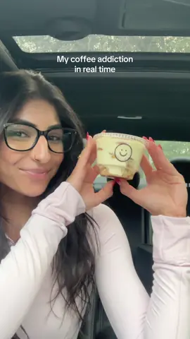 Meant to be me tasting this banana pudding but my coffee addiction took over the show hahaha go get this from Happy Burger and let it change your life (coffee not included) #torontoeats #happyburger #yaimhappy 