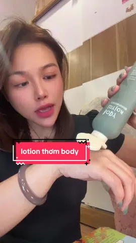 Muốn thơm quyến rũ là mấy bà xài chai màu xám xanh nhaaaa. thơm lắm á #makeup #goclamdep #chiase #girl #TikTokBeauty 