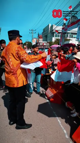 🇮🇩Pawai Anak-Anak PAUD/TK dan SD se-Kota Kabanjahe Tahun 2025 Kabanjahe - Pawai Anak-Anak PAUD/TK dan SD se-Kota Kabanjahe yang digelar pada tanggal 14 Agustus 2025. Pawai ini diikuti oleh 84 peserta, terdiri dari 46 peserta KB/PAUD/TK, 1 peserta Sekolah Berkebutuhan Khusus, dan 37 peserta SD. Penerimaan pawai dilaksanakan di depan Rumah Dinas Bupati Karo, Jalan Veteran Kabanjahe. Kegiatan ini diharapkan dapat menjadi ajang kreativitas dan keseruan bagi anak-anak PAUD/TK dan SD se-Kota Kabanjahe, serta mempromosikan semangat kebersamaan dan kreativitas di kalangan generasi muda. #HUT80RI #BersatuBerdaulatRakyatSejahtera #BersatuBerdaulatIndonesiaMaju (Diskominfo) @dr.antoniusginting @Komando Tarigan @bakesbangpol_karo 